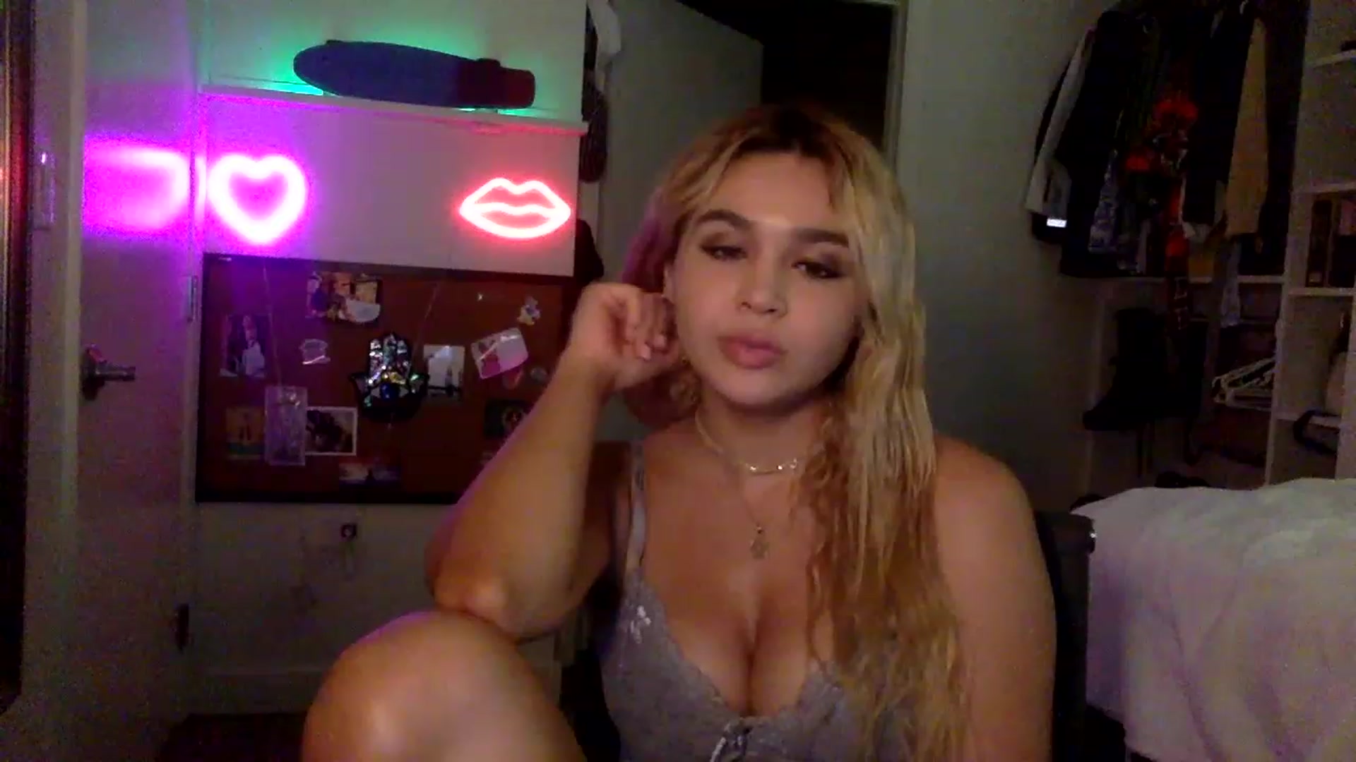 Gallery image thumbnail from sincerelypeny's myfreecams stream on, 04/09/2023, 06:10 image 6 of 20
