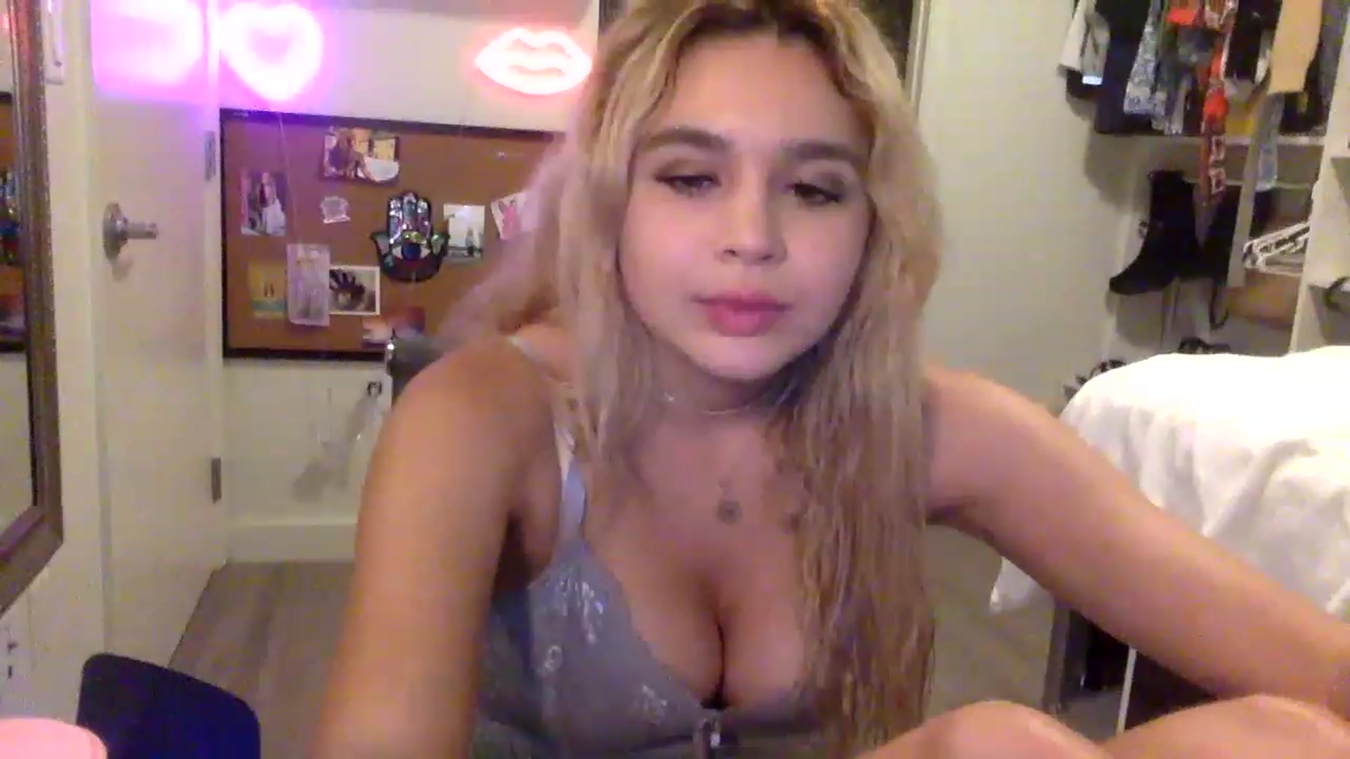 Gallery image thumbnail from sincerelypeny's myfreecams stream on, 04/09/2023, 06:39 image 4 of 20