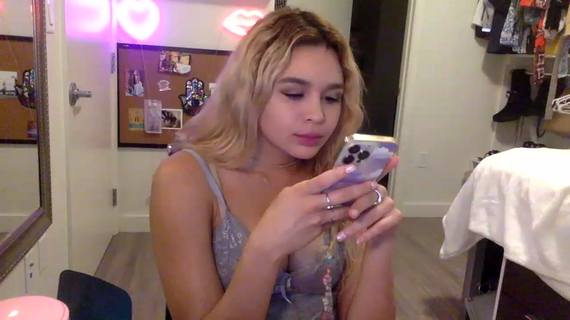 Gallery image thumbnail from sincerelypeny's myfreecams stream on, 04/09/2023, 06:39 image 6 of 20
