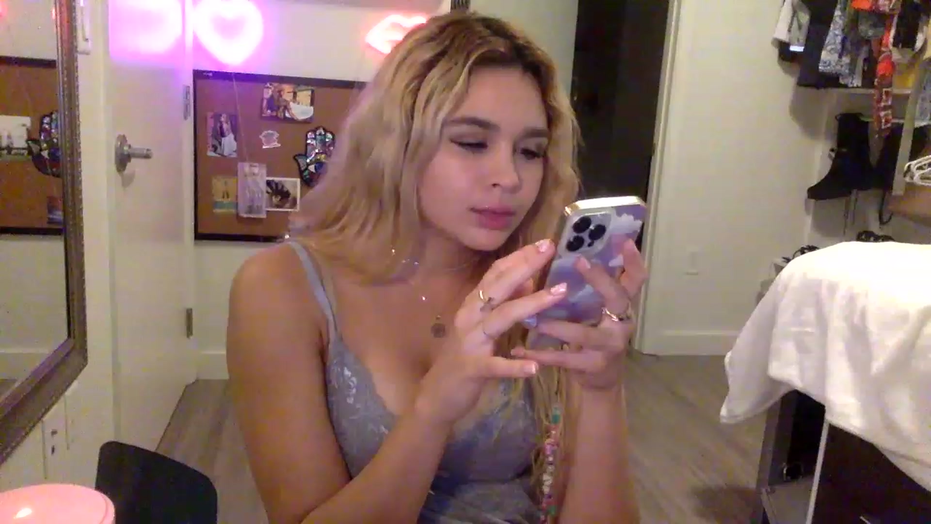 Gallery image thumbnail from sincerelypeny's myfreecams stream on, 04/09/2023, 06:39 image 8 of 20