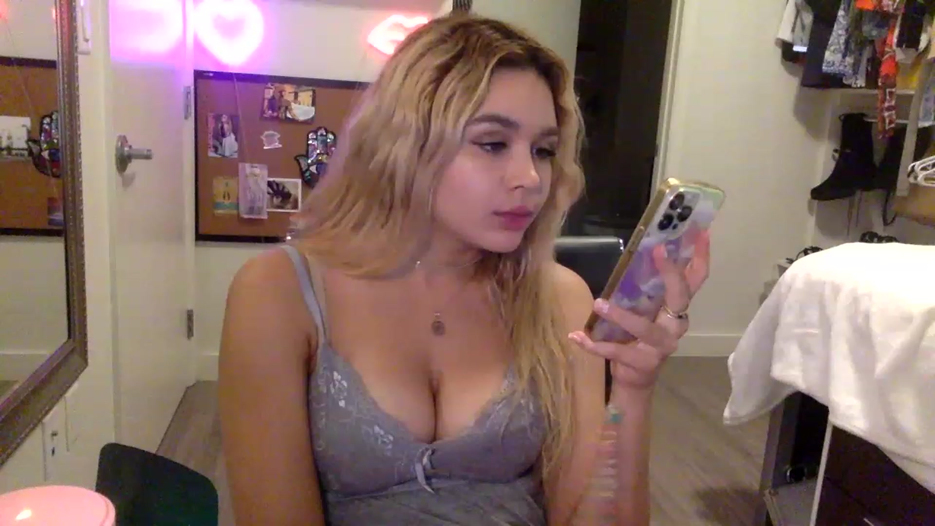Gallery image thumbnail from sincerelypeny's myfreecams stream on, 04/09/2023, 06:39 image 7 of 20