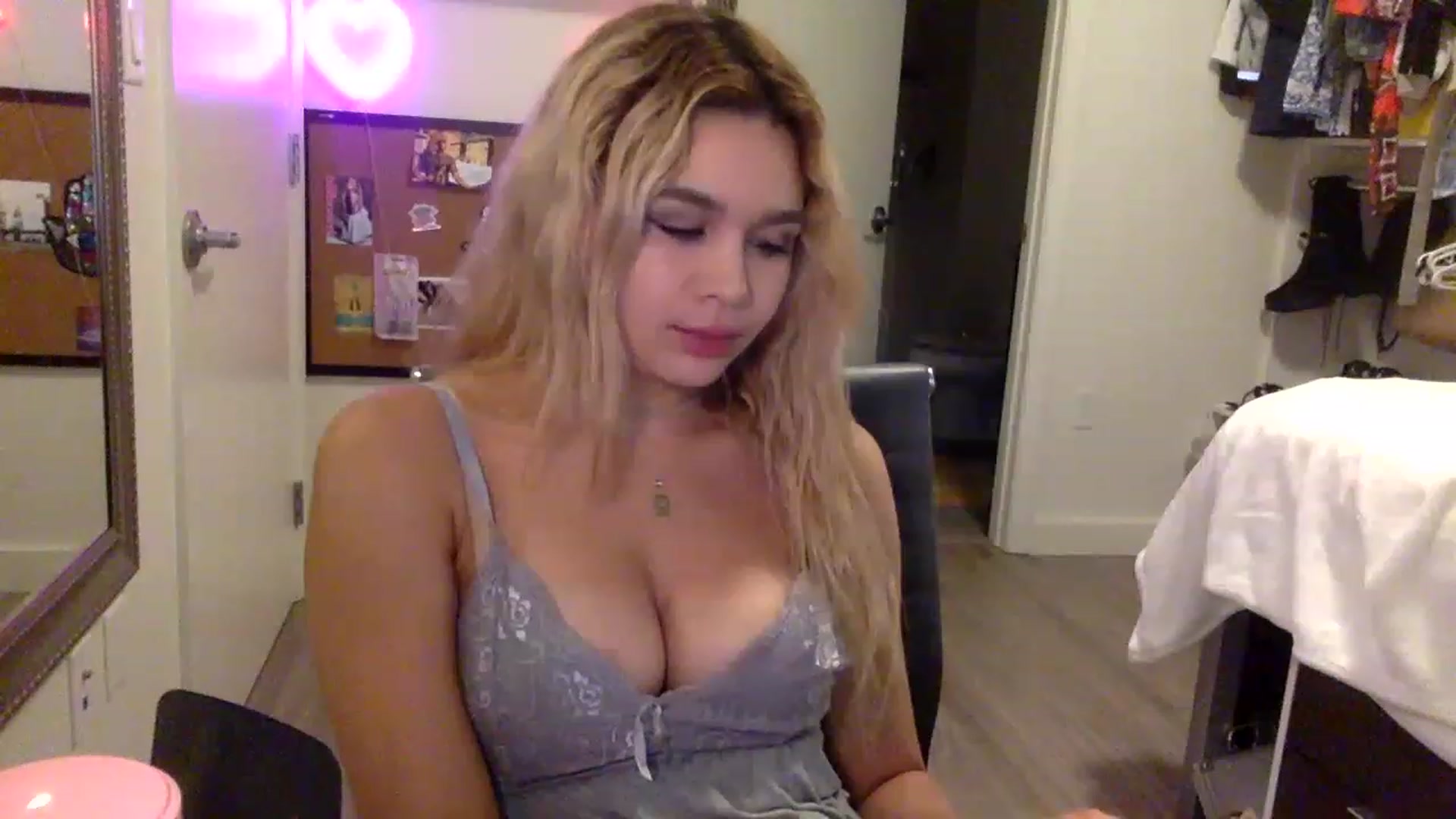 Gallery image thumbnail from sincerelypeny's myfreecams stream on, 04/09/2023, 06:39 image 17 of 20