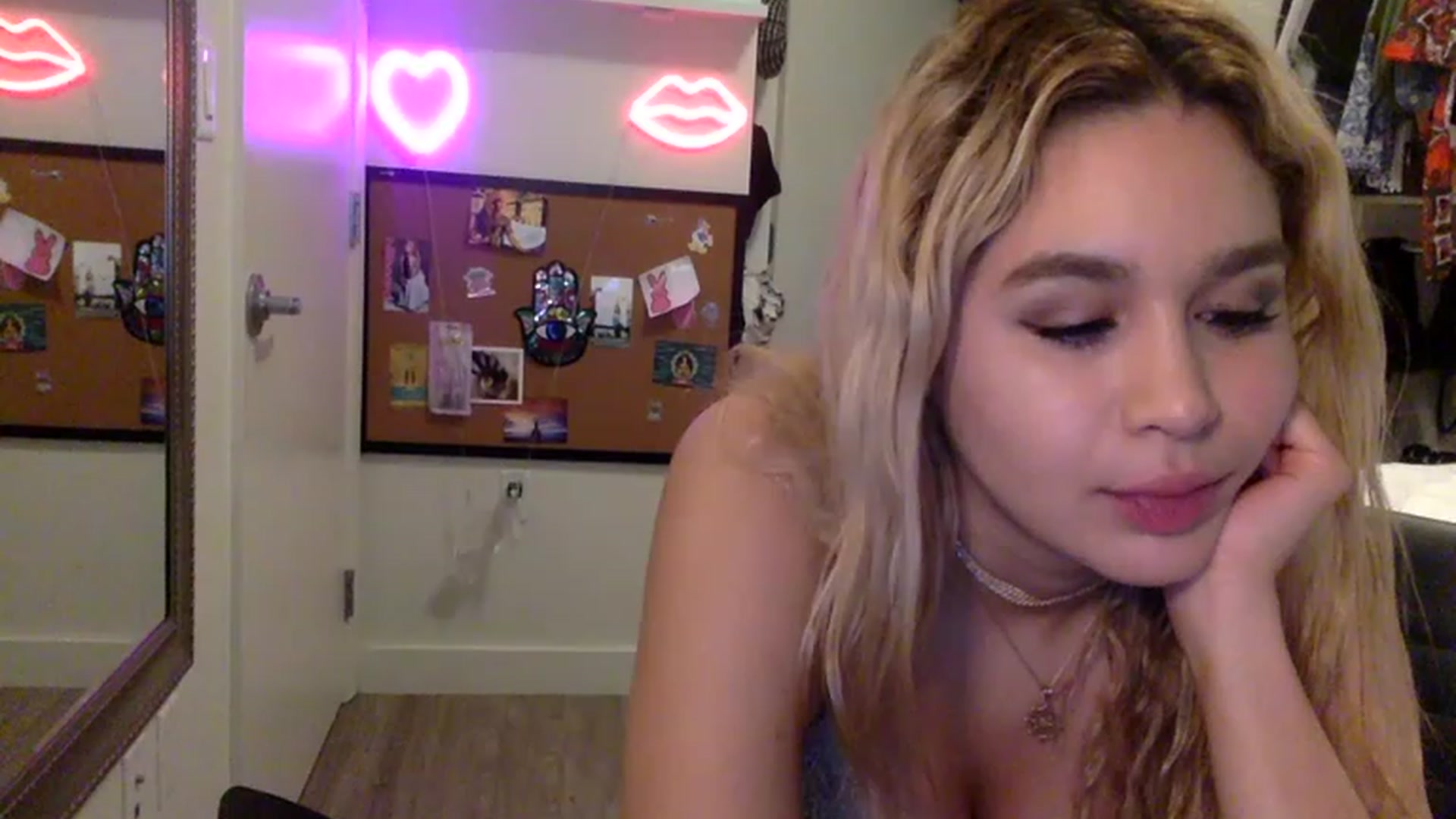 Gallery image thumbnail from sincerelypeny's myfreecams stream on, 04/09/2023, 07:13 image 8 of 20