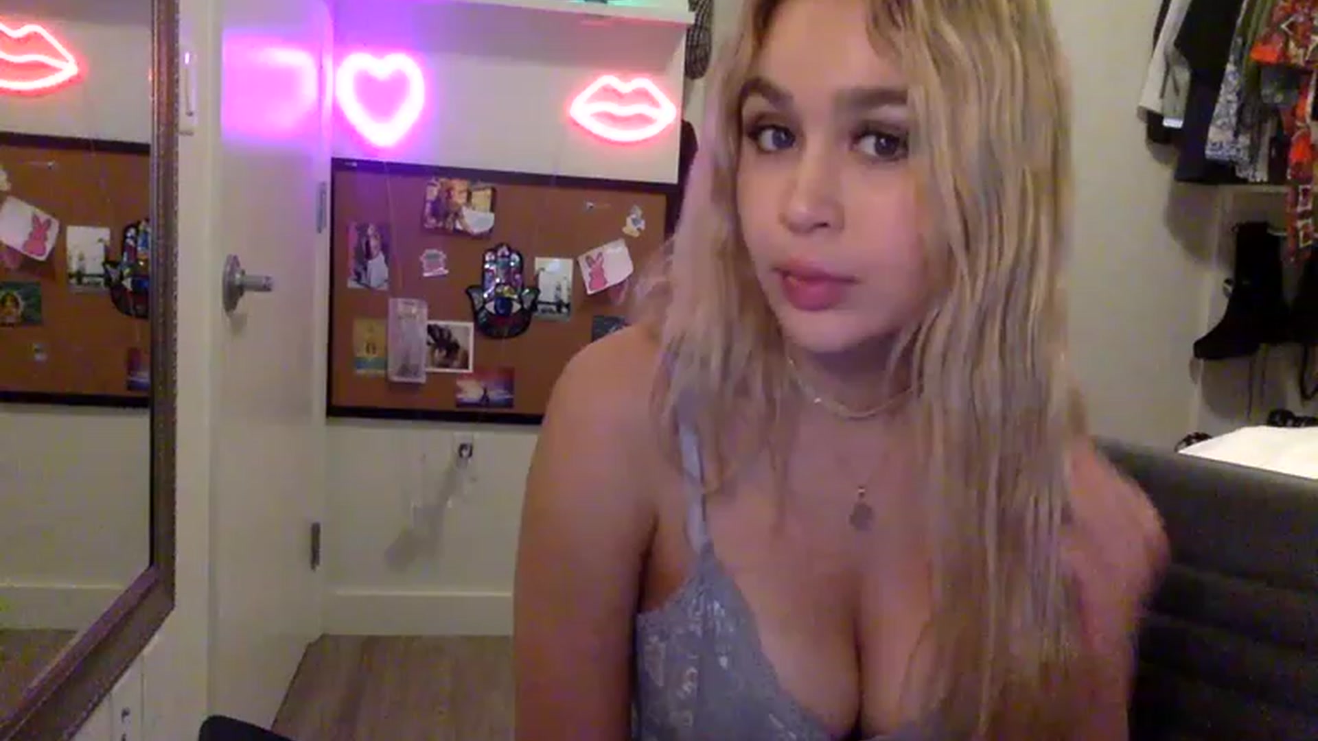 Gallery image thumbnail from sincerelypeny's myfreecams stream on, 04/09/2023, 07:13 image 5 of 20