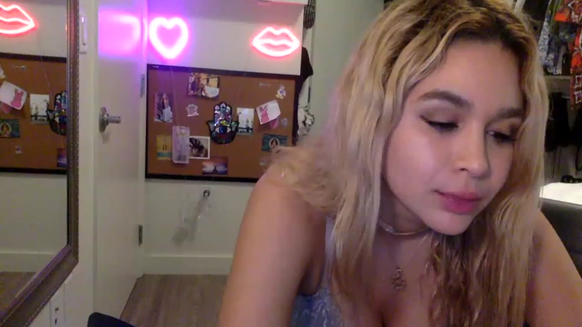 Gallery image thumbnail from sincerelypeny's myfreecams stream on, 04/09/2023, 07:13 image 10 of 20