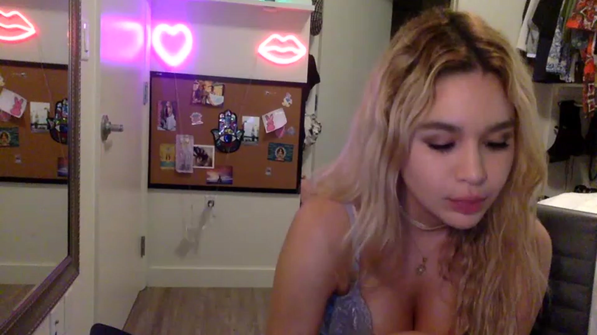 Gallery image thumbnail from sincerelypeny's myfreecams stream on, 04/09/2023, 07:13 image 4 of 20