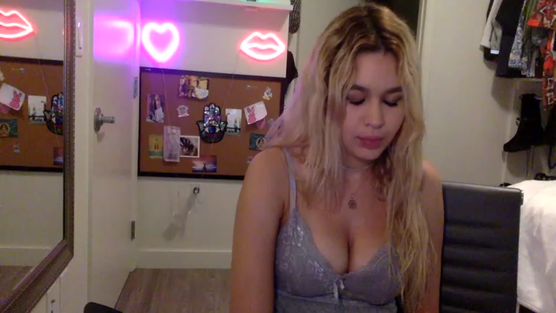 Gallery image thumbnail from sincerelypeny's myfreecams stream on, 04/09/2023, 07:13 image 2 of 20