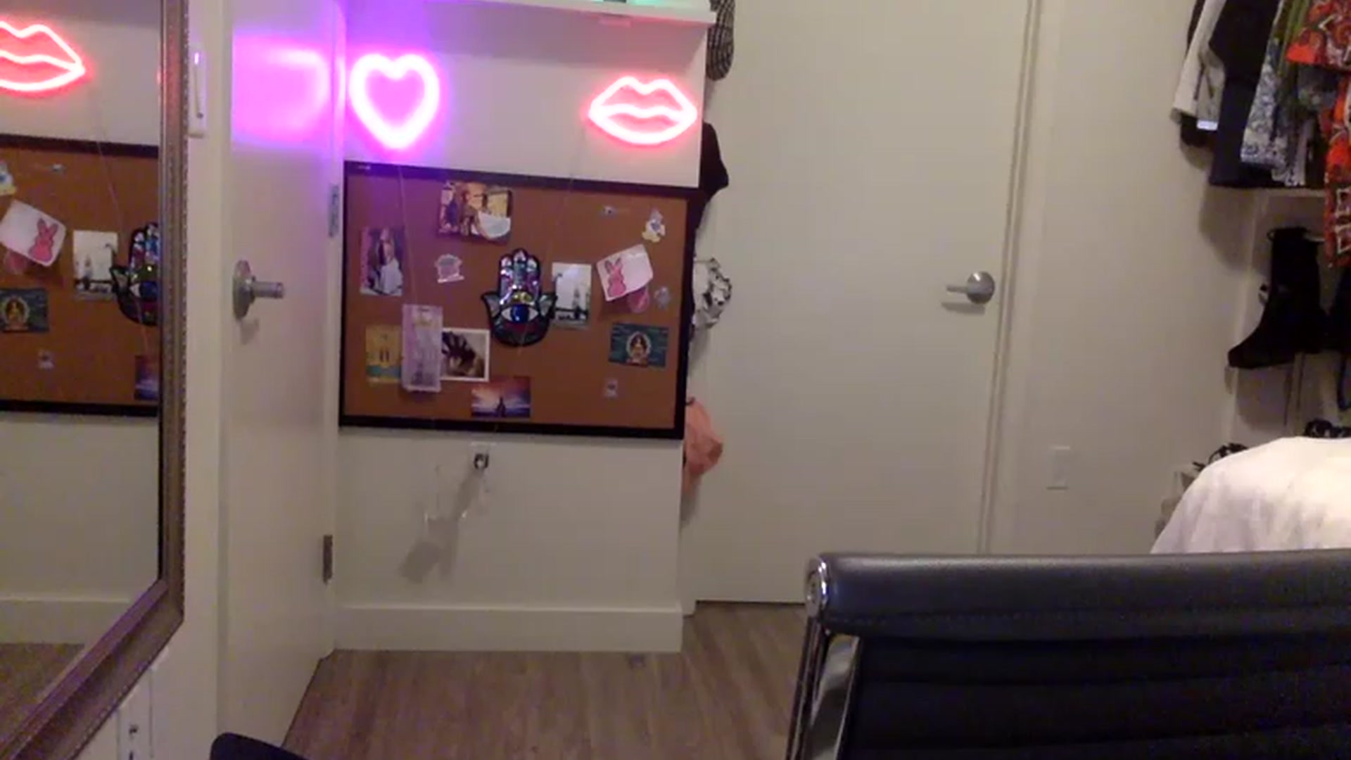 Gallery image thumbnail from sincerelypeny's myfreecams stream on, 04/09/2023, 07:13 image 15 of 20