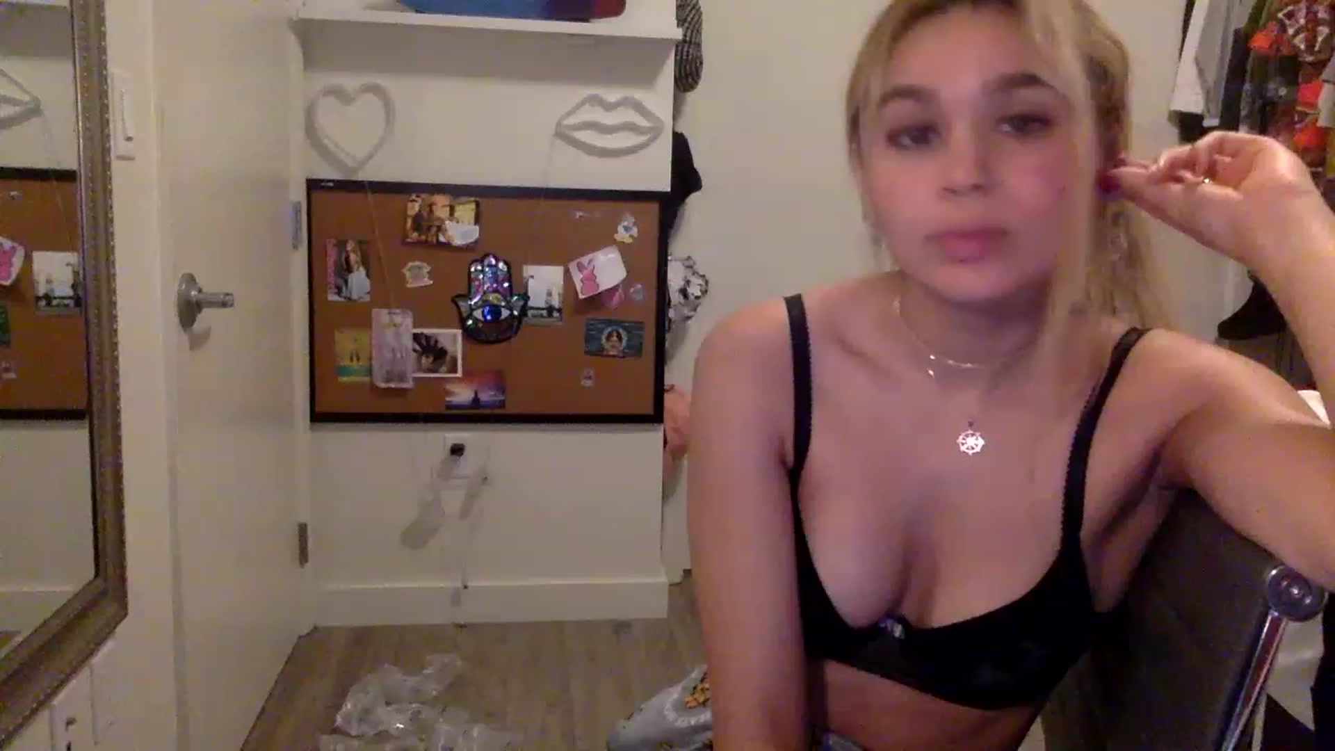 Gallery image thumbnail from sincerelypeny's myfreecams stream on, 04/12/2023, 16:32 image 17 of 20