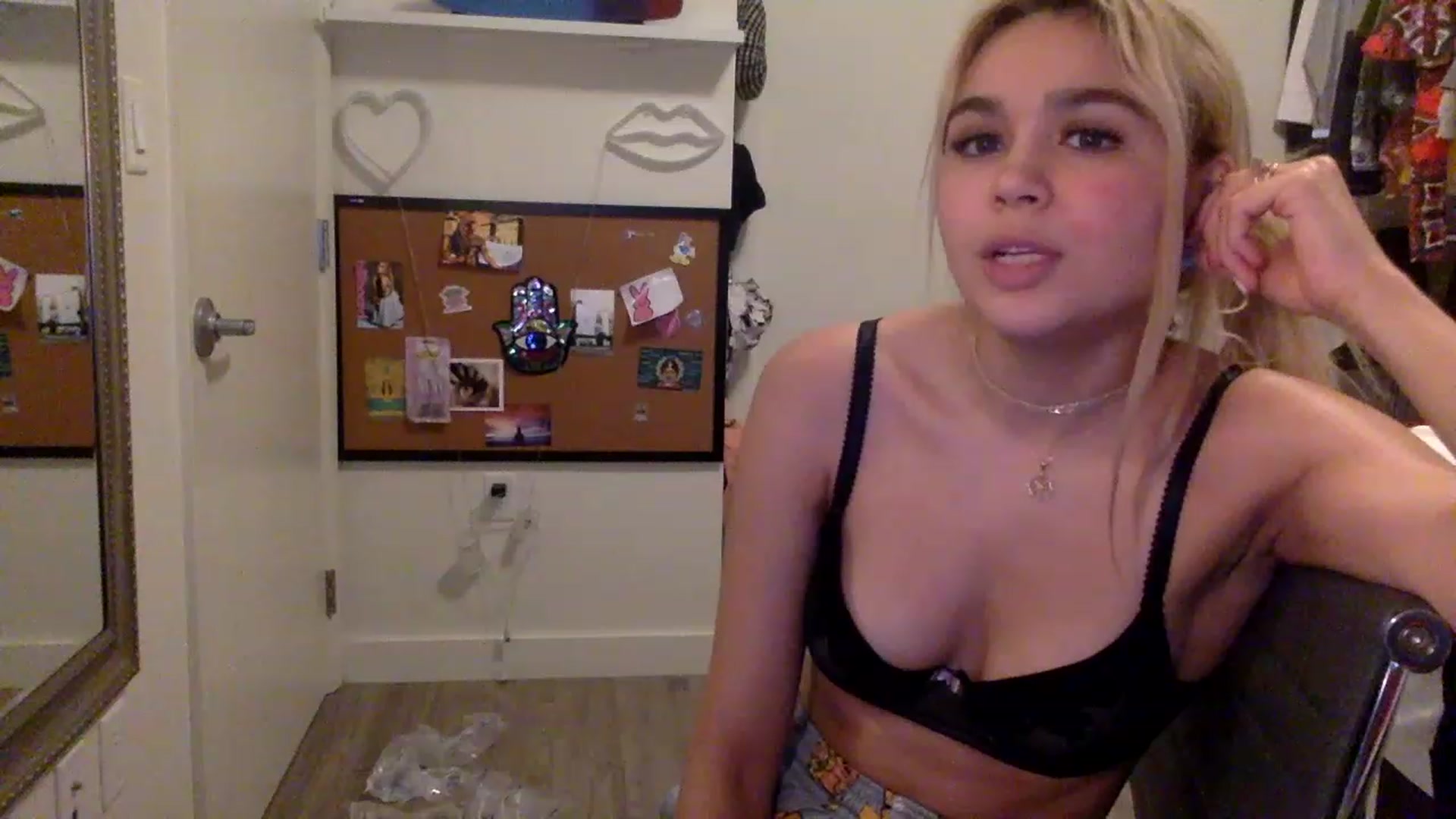 Gallery image thumbnail from sincerelypeny's myfreecams stream on, 04/12/2023, 16:32 image 15 of 20