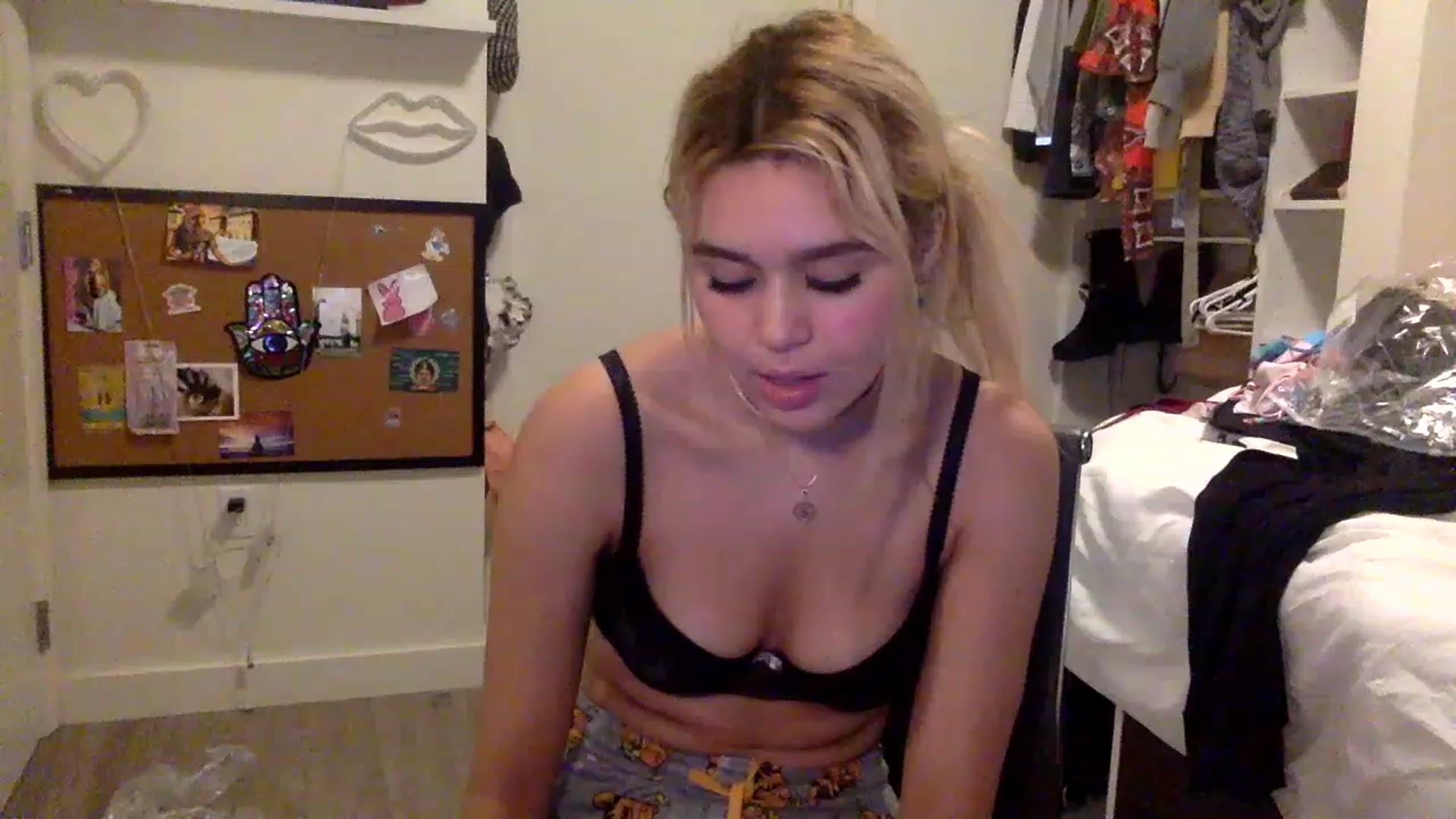 Gallery image thumbnail from sincerelypeny's myfreecams stream on, 04/12/2023, 16:32 image 5 of 20
