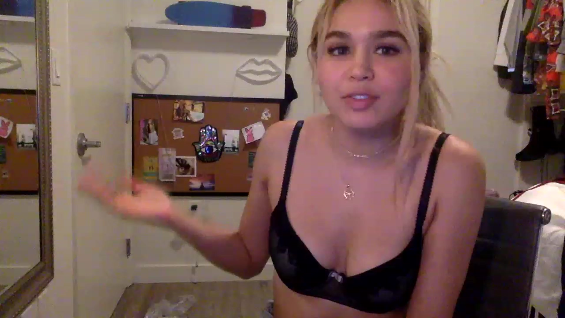 Gallery image thumbnail from sincerelypeny's myfreecams stream on, 04/12/2023, 16:32 image 10 of 20
