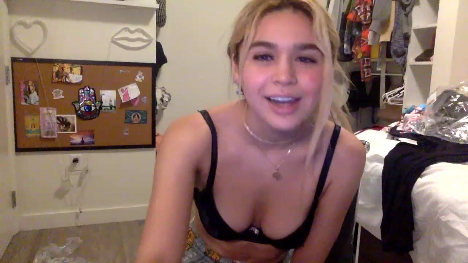 Gallery image thumbnail from sincerelypeny's myfreecams stream on, 04/12/2023, 16:32 image 2 of 20