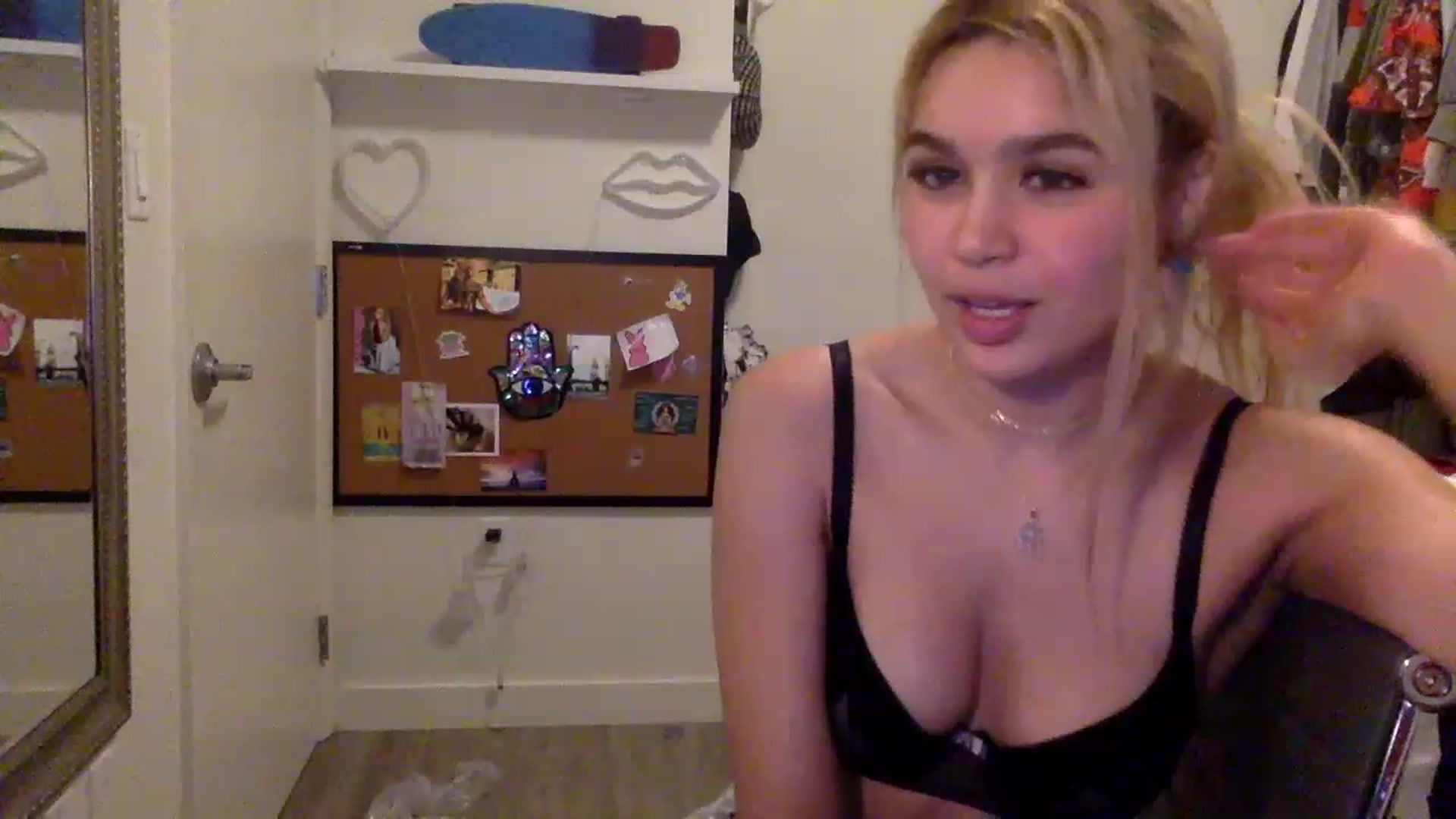 Gallery image thumbnail from sincerelypeny's myfreecams stream on, 04/12/2023, 16:32 image 13 of 20