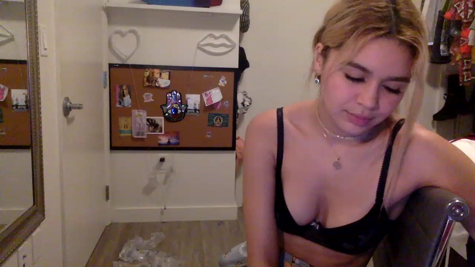 Gallery image thumbnail from sincerelypeny's myfreecams stream on, 04/12/2023, 16:32 image 19 of 20