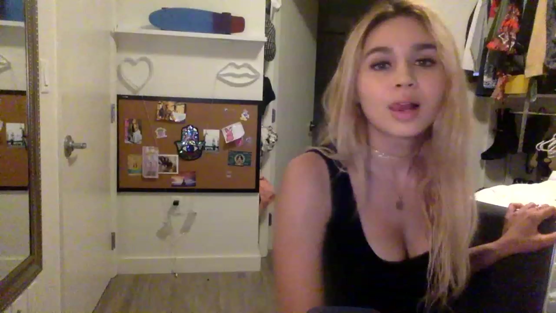 Gallery image thumbnail from sincerelypeny's myfreecams stream on, 04/13/2023, 04:32 image 2 of 20