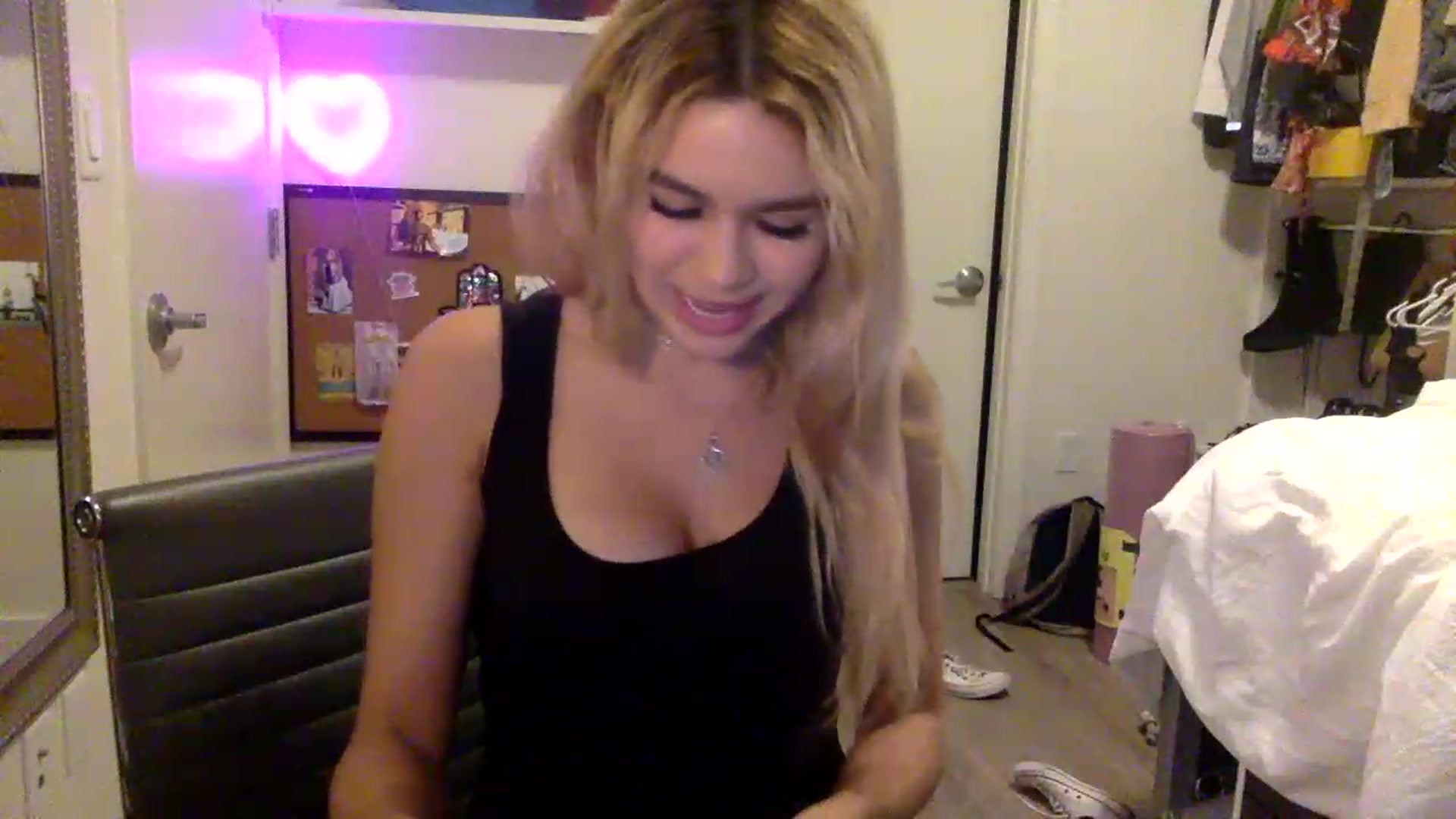 Gallery image thumbnail from sincerelypeny's myfreecams stream on, 04/13/2023, 04:32 image 16 of 20