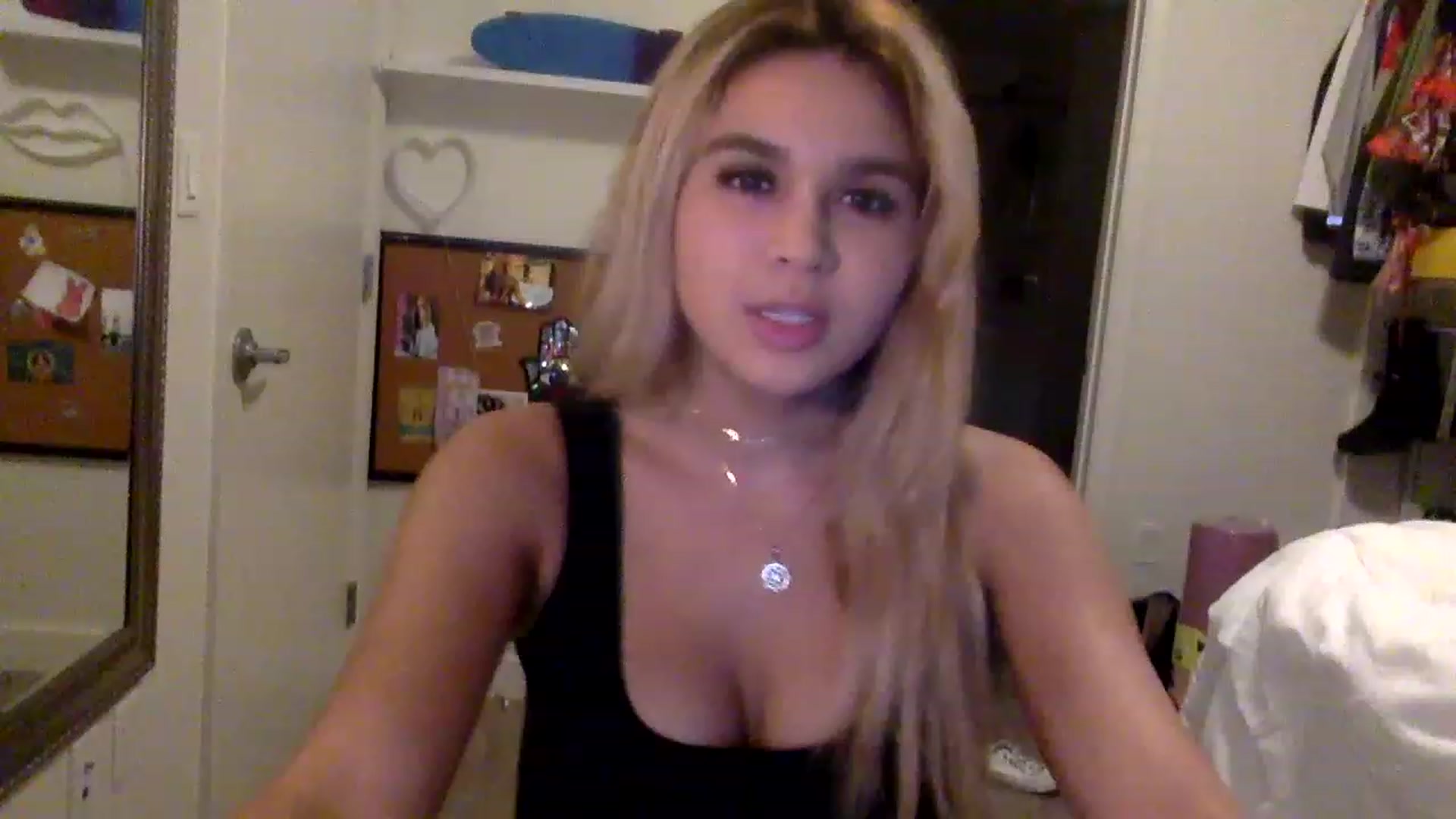 Gallery image thumbnail from sincerelypeny's myfreecams stream on, 04/13/2023, 04:32 image 1 of 20
