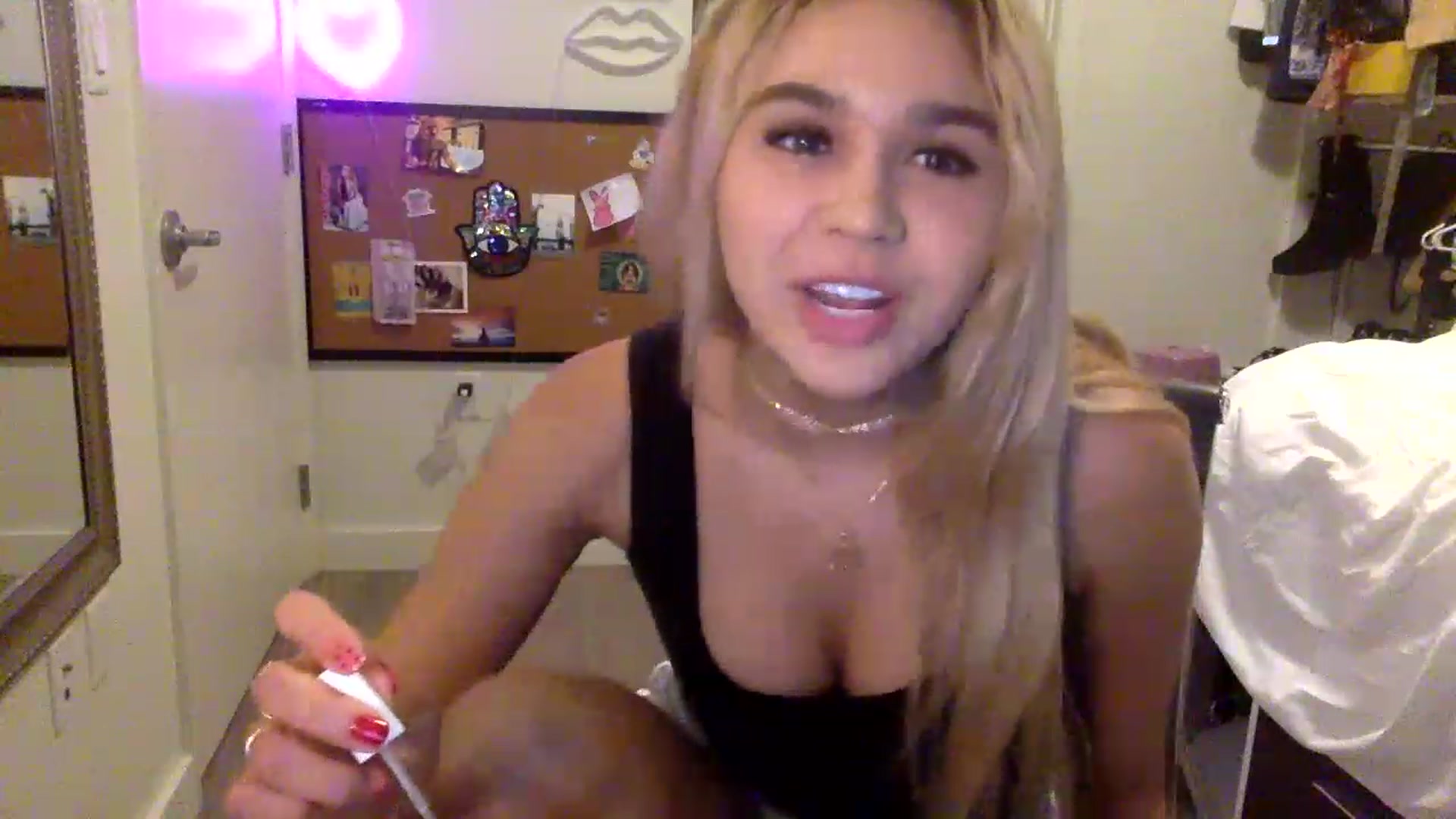 Gallery image thumbnail from sincerelypeny's myfreecams stream on, 04/13/2023, 04:32 image 12 of 20