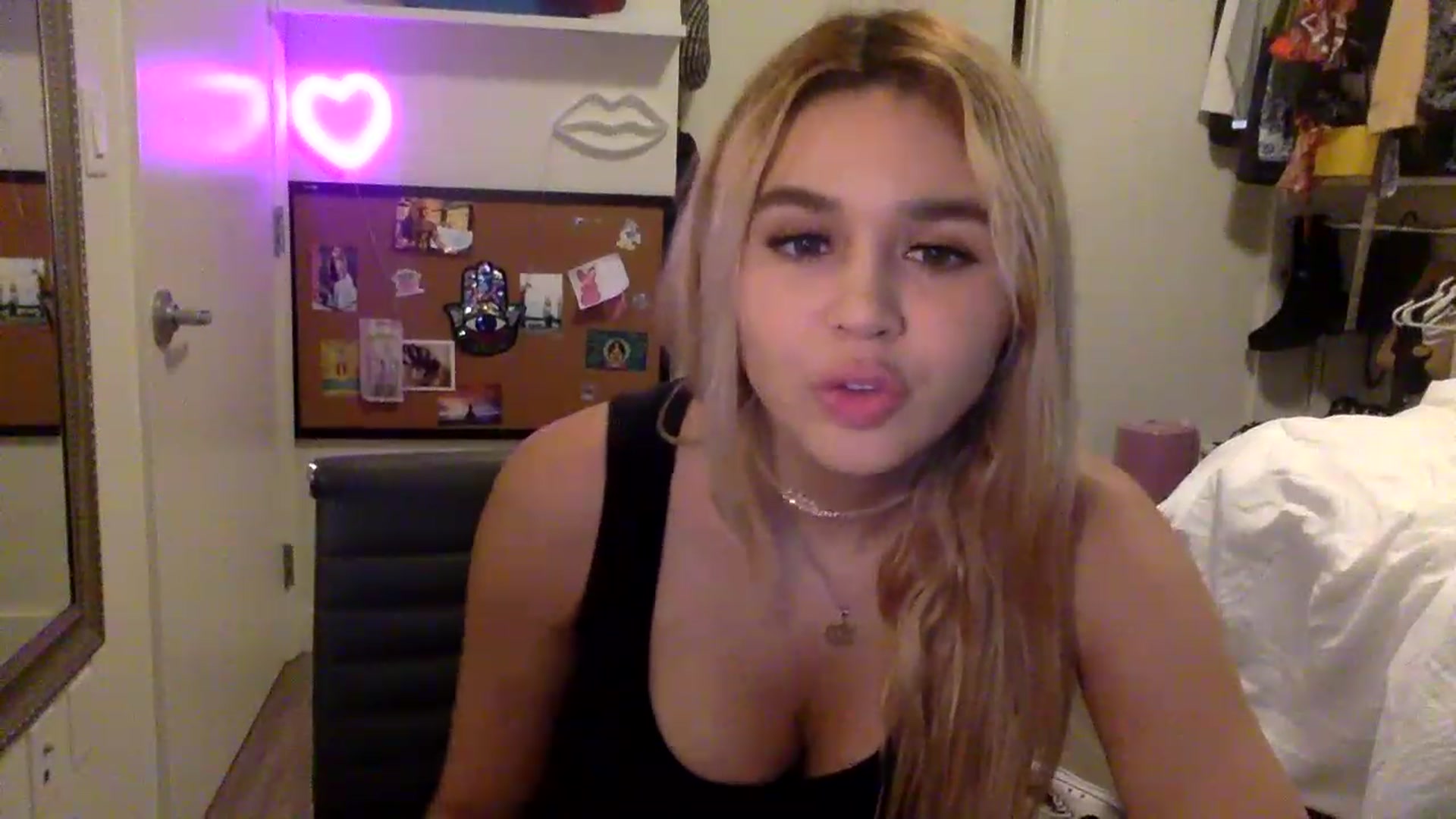 Gallery image thumbnail from sincerelypeny's myfreecams stream on, 04/13/2023, 04:32 image 18 of 20