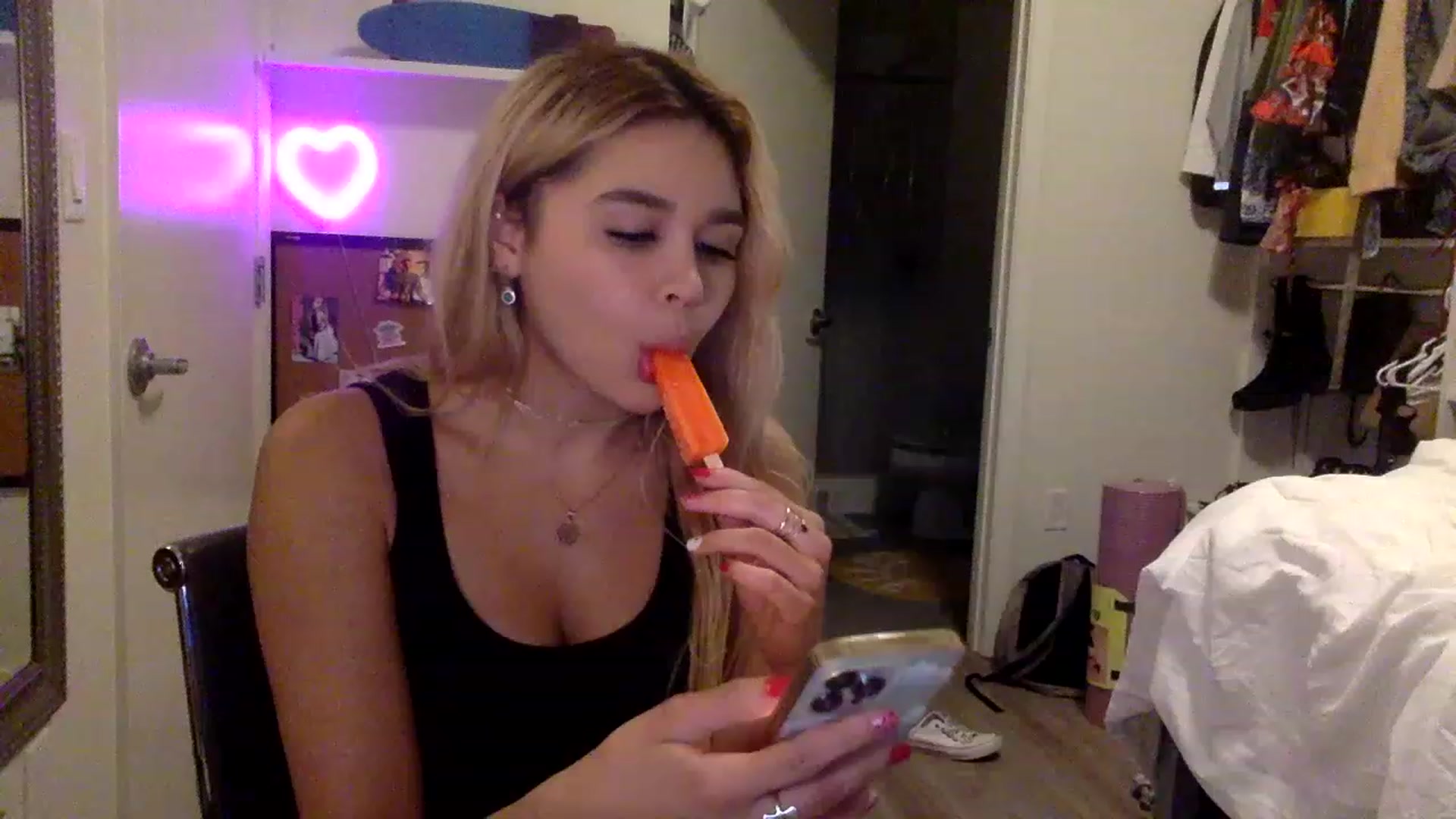 Gallery image thumbnail from sincerelypeny's myfreecams stream on, 04/13/2023, 06:48 image 2 of 20