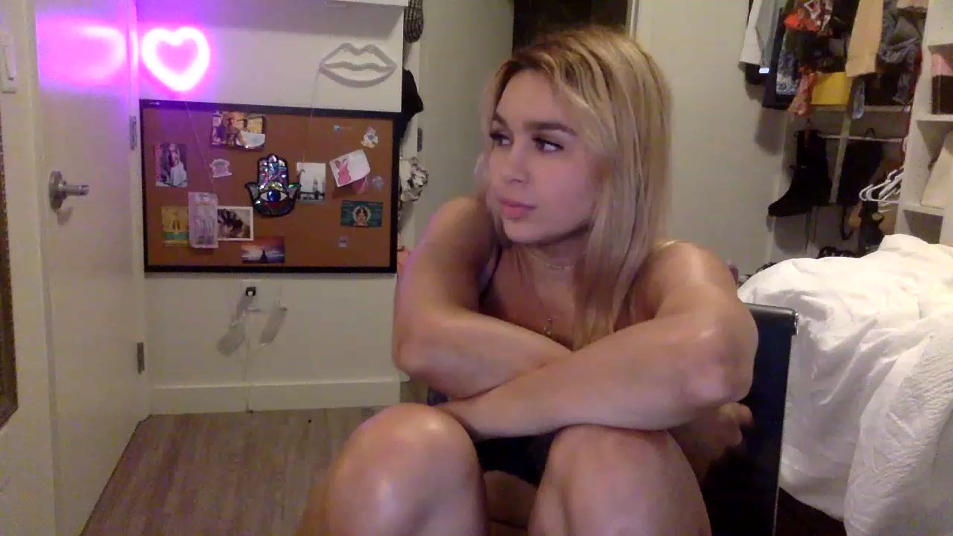 Gallery image thumbnail from sincerelypeny's myfreecams stream on, 04/13/2023, 06:48 image 15 of 20