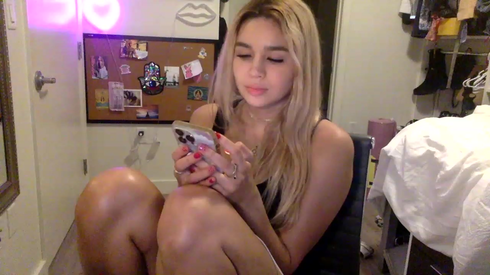 Gallery image thumbnail from sincerelypeny's myfreecams stream on, 04/13/2023, 06:48 image 1 of 20