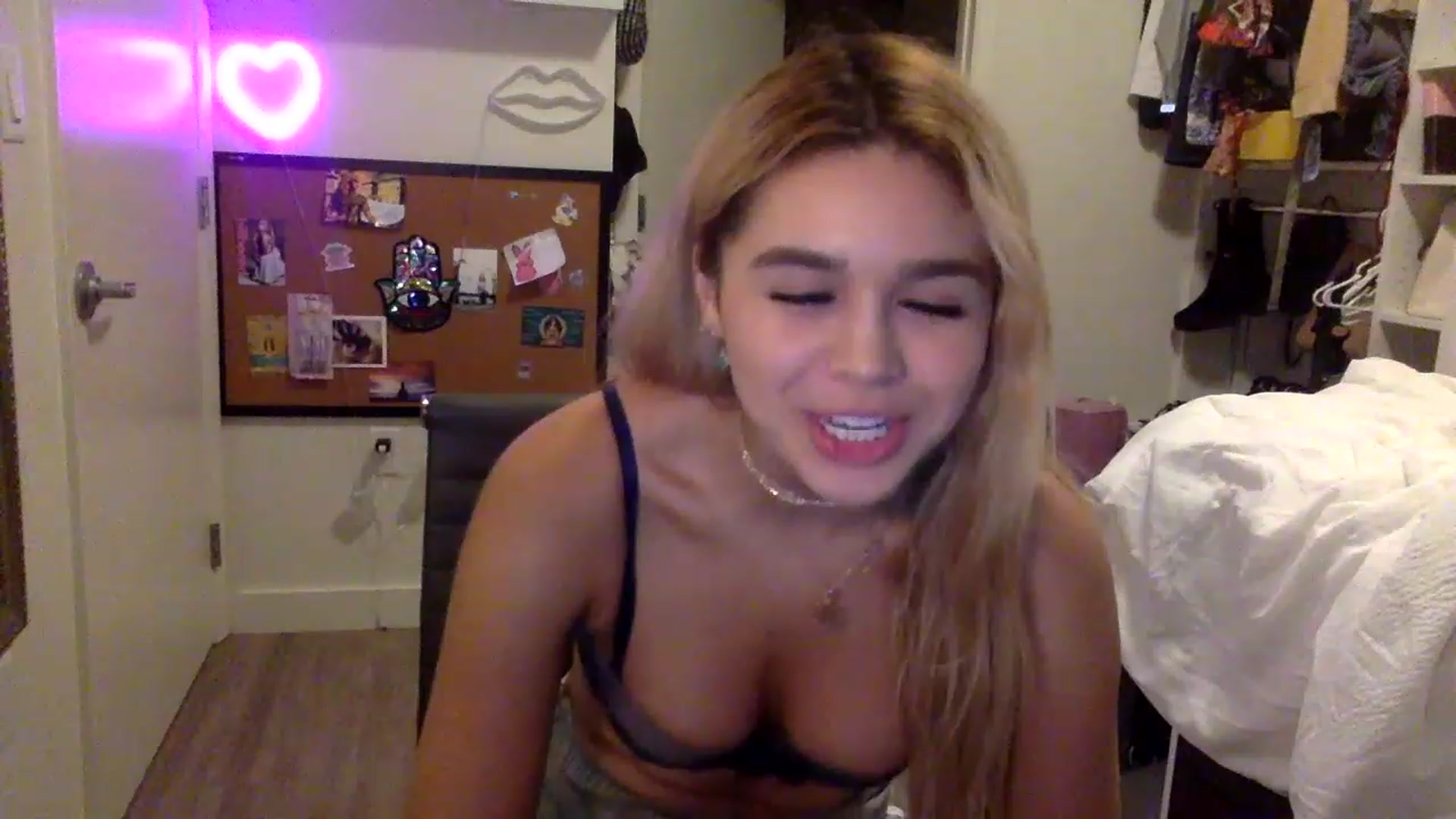 Gallery image thumbnail from sincerelypeny's myfreecams stream on, 04/13/2023, 06:48 image 19 of 20