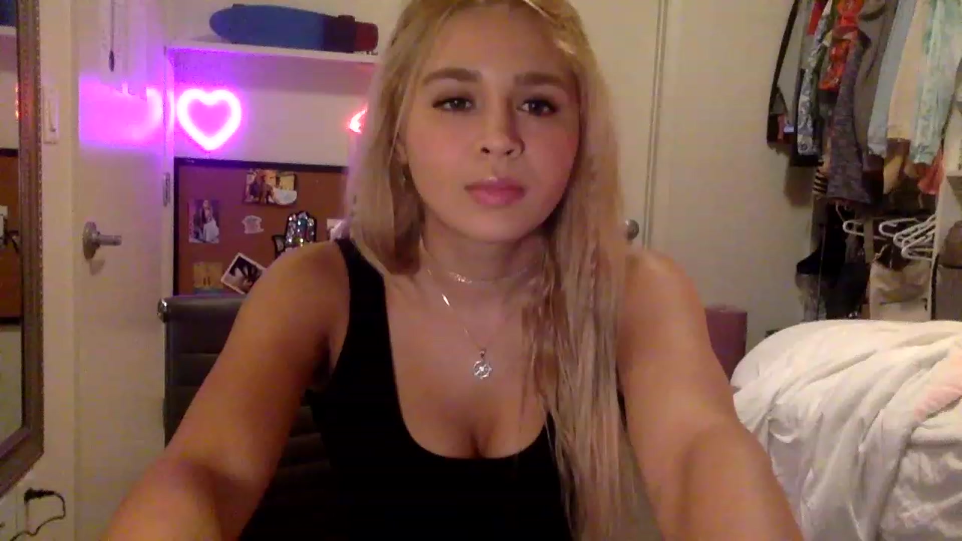 Gallery image thumbnail from sincerelypeny's myfreecams stream on, 04/28/2023, 03:39 image 3 of 20