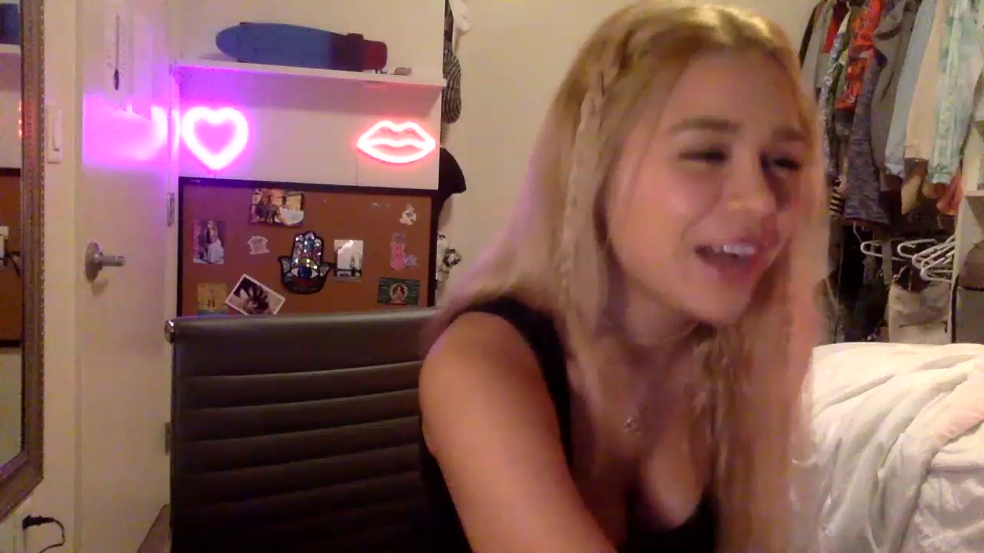 Gallery image thumbnail from sincerelypeny's myfreecams stream on, 04/28/2023, 03:39 image 5 of 20