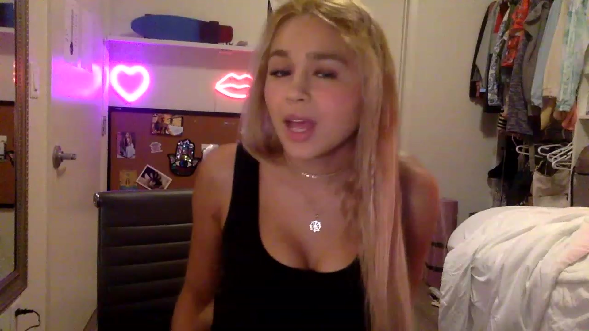 Gallery image thumbnail from sincerelypeny's myfreecams stream on, 04/28/2023, 03:39 image 2 of 20