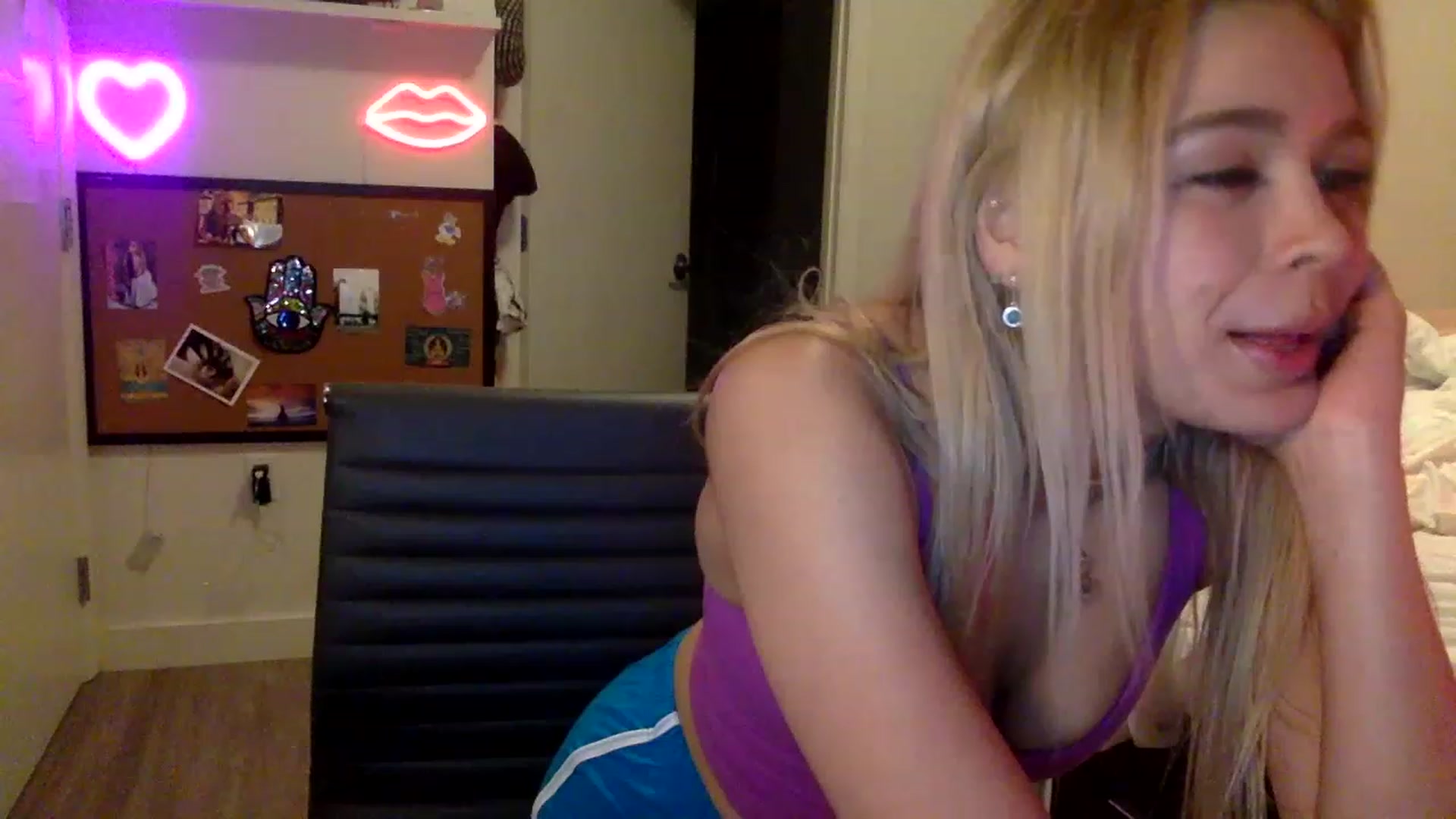 Gallery image thumbnail from sincerelypeny's myfreecams stream on, 05/02/2023, 05:31 image 12 of 20
