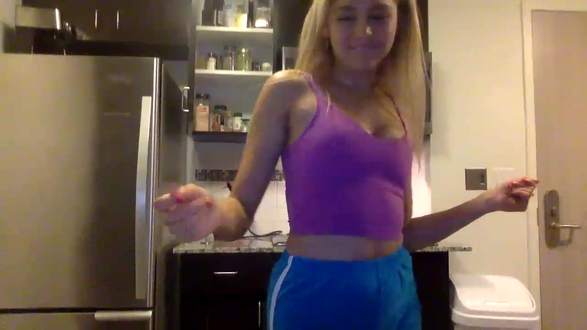 Gallery image thumbnail from sincerelypeny's myfreecams stream on, 05/02/2023, 05:31 image 6 of 20