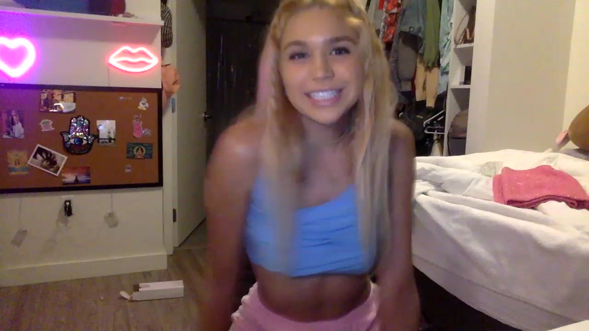 Gallery image thumbnail from sincerelypeny's myfreecams stream on, 05/04/2023, 05:05 image 4 of 20