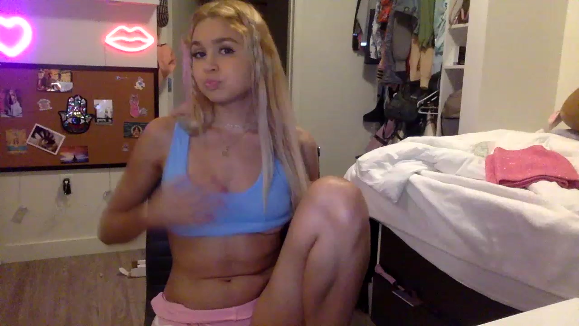 Gallery image thumbnail from sincerelypeny's myfreecams stream on, 05/04/2023, 05:05 image 18 of 20