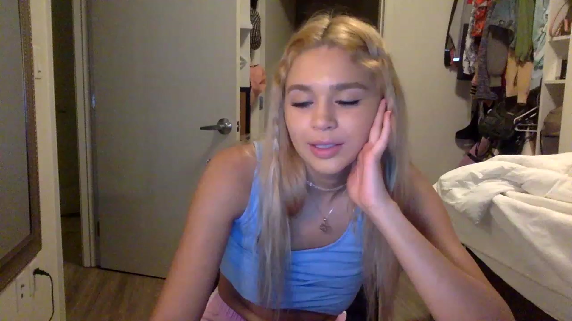 Gallery image thumbnail from sincerelypeny's myfreecams stream on, 05/04/2023, 05:05 image 3 of 20