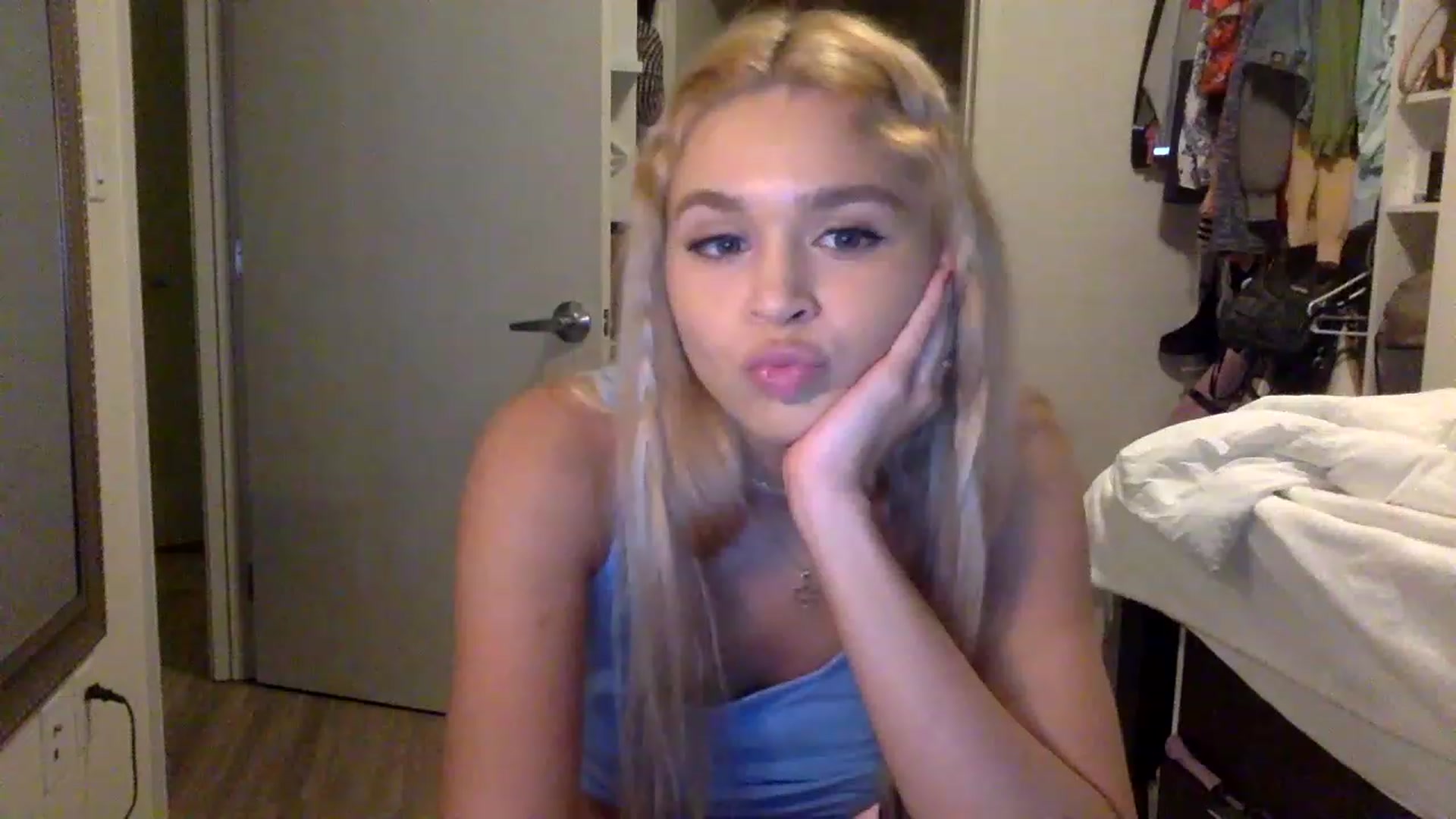 Gallery image thumbnail from sincerelypeny's myfreecams stream on, 05/04/2023, 05:05 image 1 of 20