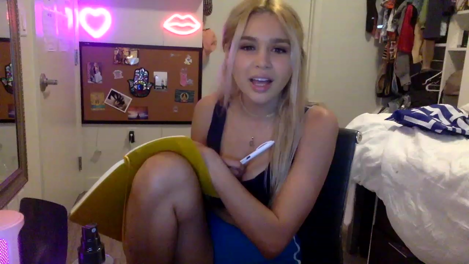 Gallery image thumbnail from sincerelypeny's myfreecams stream on, 05/07/2023, 23:28 image 9 of 20