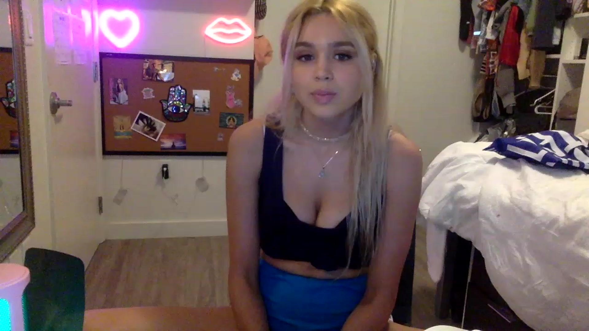 Gallery image thumbnail from sincerelypeny's myfreecams stream on, 05/07/2023, 23:28 image 15 of 20
