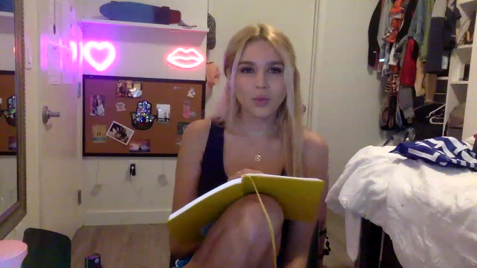 Gallery image thumbnail from sincerelypeny's myfreecams stream on, 05/07/2023, 23:28 image 5 of 20