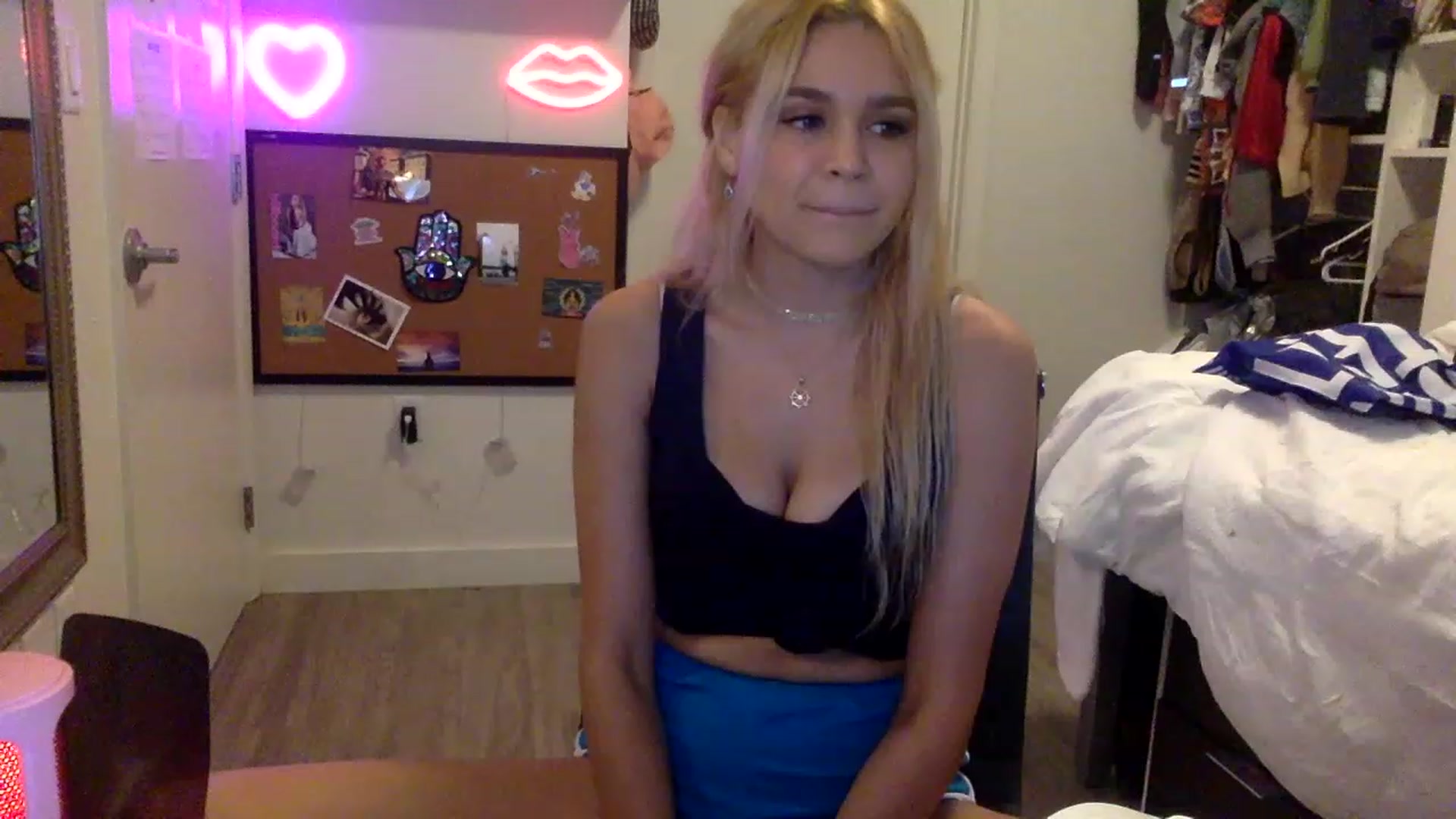Gallery image thumbnail from sincerelypeny's myfreecams stream on, 05/07/2023, 23:28 image 19 of 20