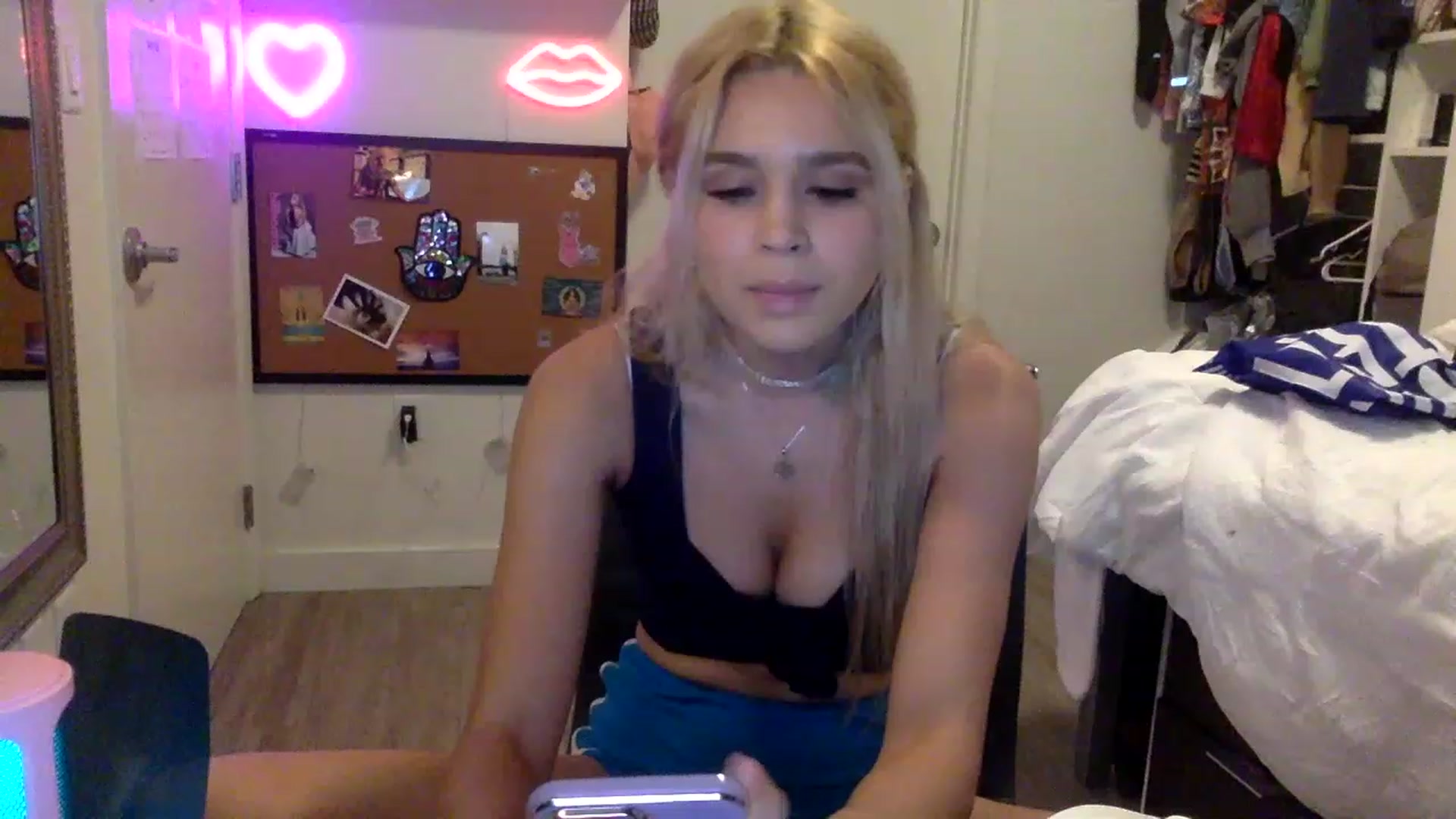 Gallery image thumbnail from sincerelypeny's myfreecams stream on, 05/07/2023, 23:28 image 14 of 20