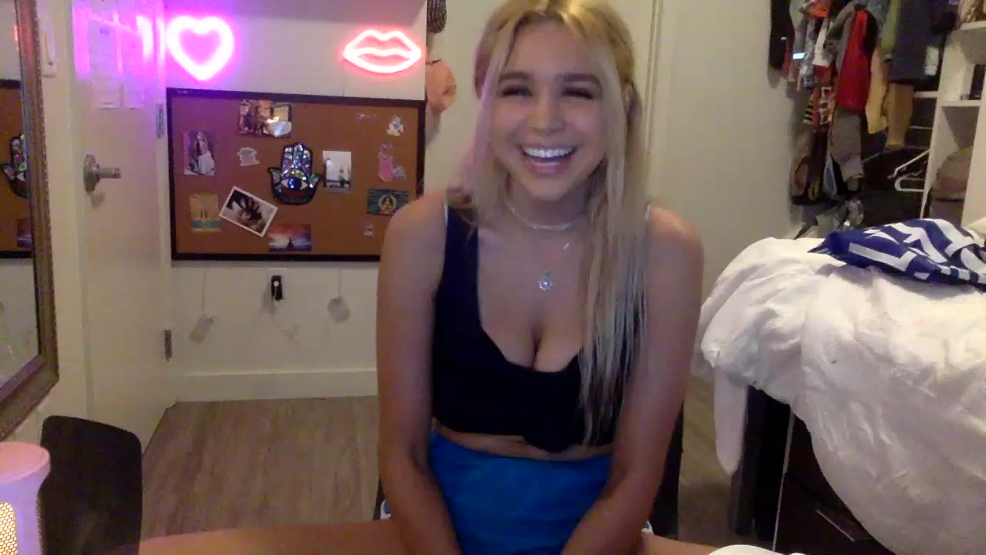 Gallery image thumbnail from sincerelypeny's myfreecams stream on, 05/07/2023, 23:28 image 18 of 20