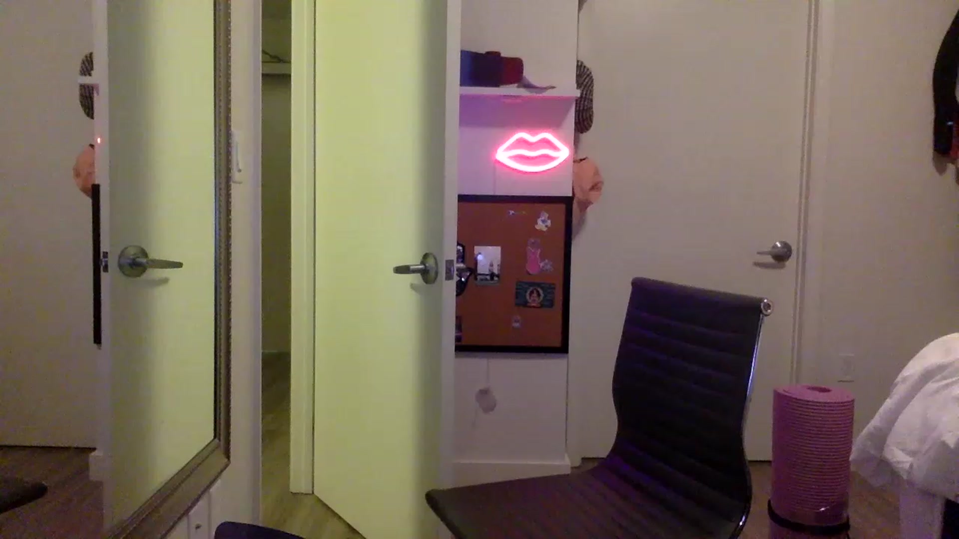 Gallery image thumbnail from sincerelypeny's myfreecams stream on, 05/08/2023, 02:05 image 4 of 20