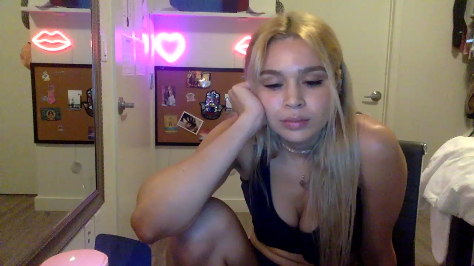 Gallery image thumbnail from sincerelypeny's myfreecams stream on, 05/08/2023, 02:05 image 14 of 20