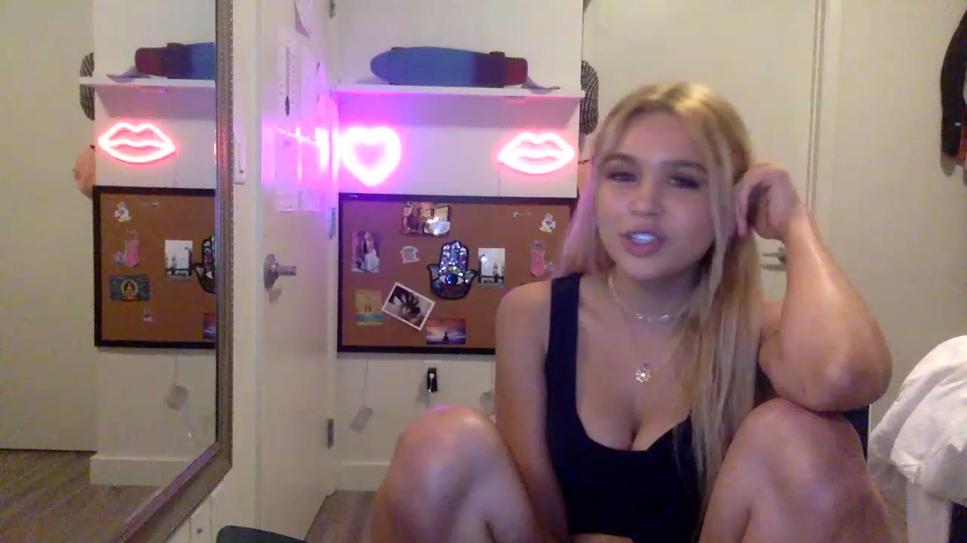 Gallery image thumbnail from sincerelypeny's myfreecams stream on, 05/08/2023, 02:05 image 2 of 20