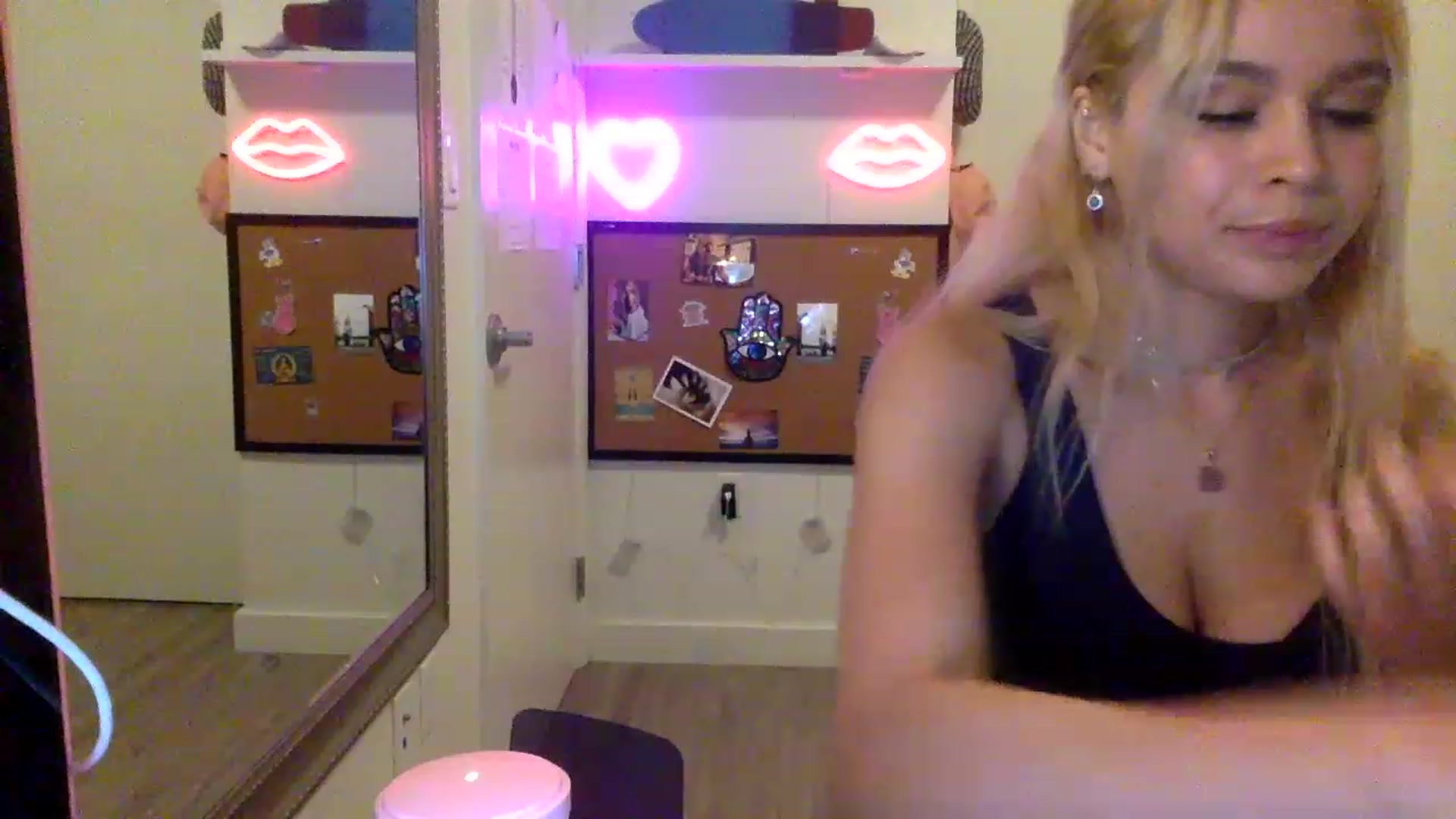 Gallery image thumbnail from sincerelypeny's myfreecams stream on, 05/08/2023, 02:05 image 17 of 20