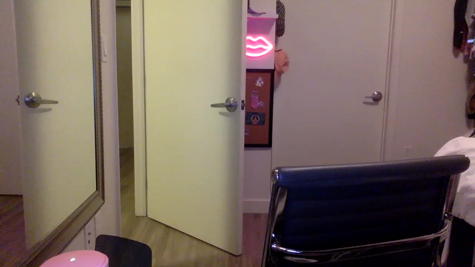 Gallery image thumbnail from sincerelypeny's myfreecams stream on, 05/08/2023, 02:05 image 16 of 20