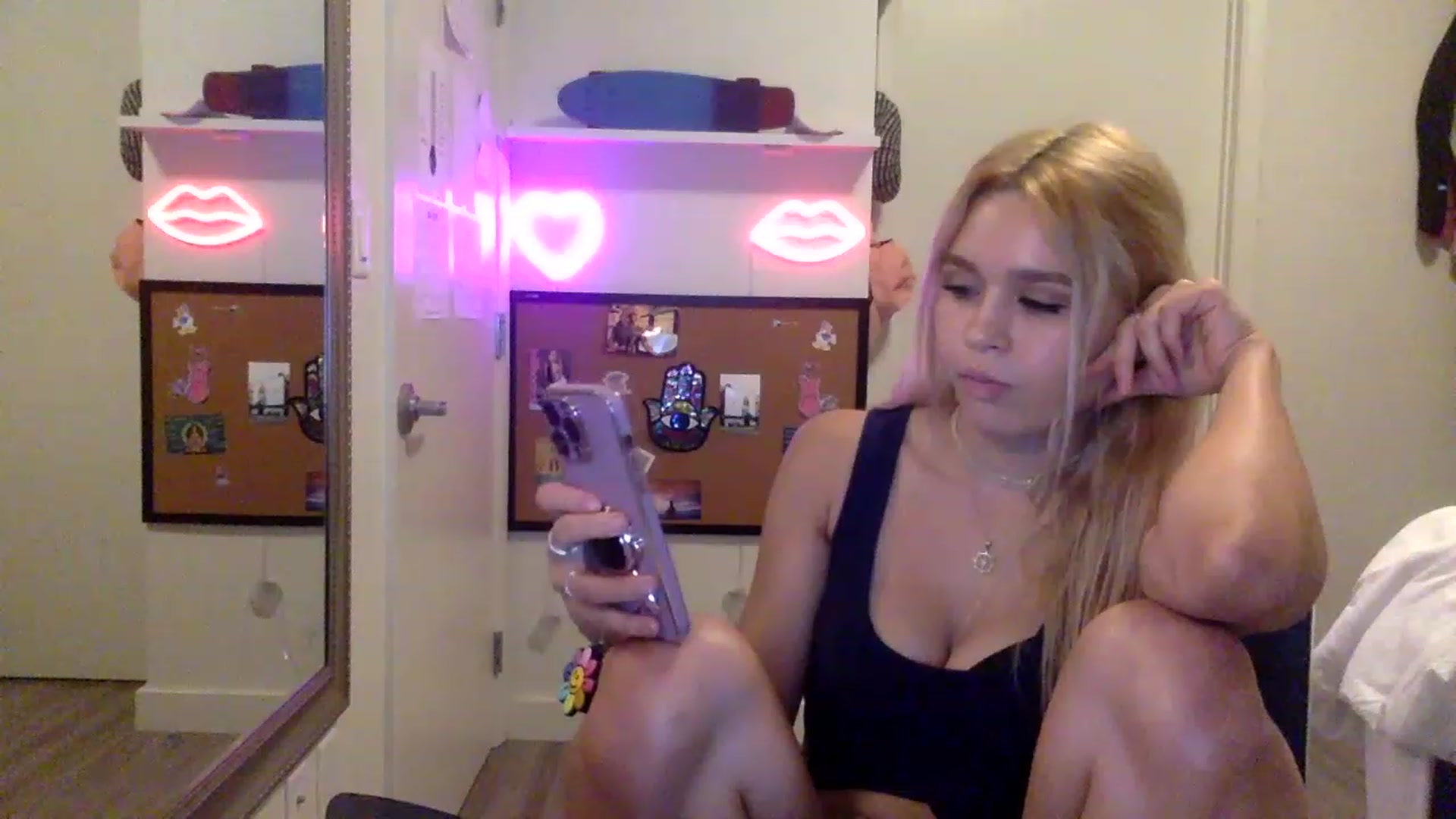 Gallery image thumbnail from sincerelypeny's myfreecams stream on, 05/08/2023, 02:05 image 3 of 20