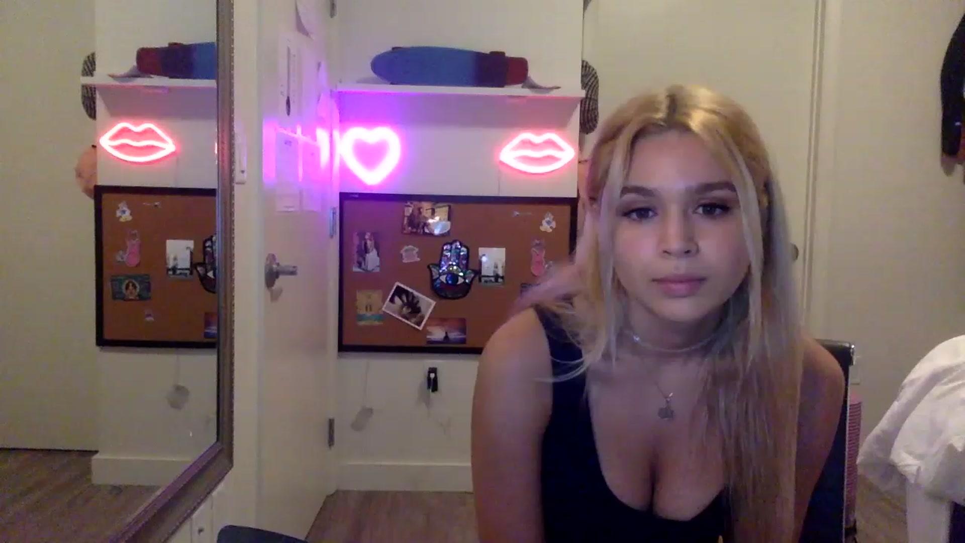 Gallery image thumbnail from sincerelypeny's myfreecams stream on, 05/08/2023, 02:05 image 6 of 20